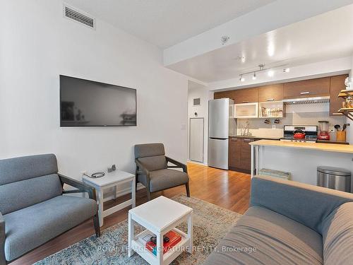 809-36 Lisgar St, Toronto, ON - Indoor Photo Showing Living Room