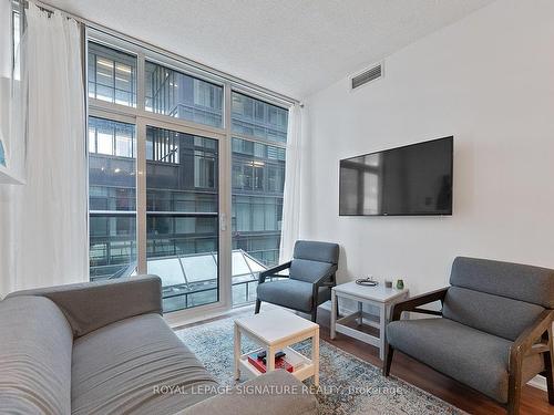 809-36 Lisgar St, Toronto, ON - Indoor Photo Showing Living Room