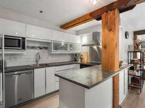 Kitchen - 003-4951 Rue Ontario E., Montréal (Mercier/Hochelaga-Maisonneuve), QC - Indoor Photo Showing Kitchen With Double Sink With Upgraded Kitchen