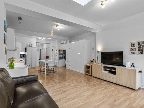 Salon - 2-3802 Rue Wellington, Montréal (Verdun/Île-Des-Soeurs), QC - Indoor Photo Showing Living Room