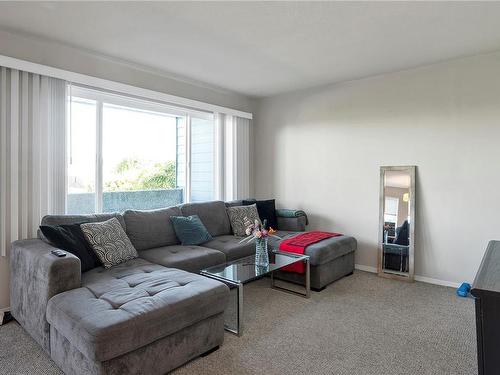 1F-690 Colwyn St, Campbell River, BC - Indoor Photo Showing Living Room