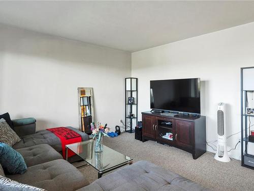 1F-690 Colwyn St, Campbell River, BC - Indoor Photo Showing Living Room