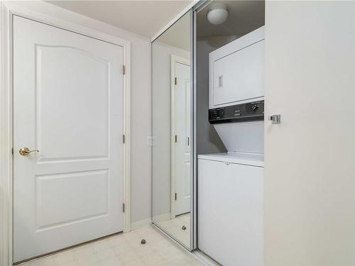 411-3133 Tillicum Rd, Saanich, BC - Indoor Photo Showing Laundry Room