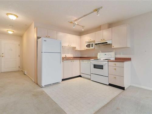 411-3133 Tillicum Rd, Saanich, BC - Indoor Photo Showing Kitchen