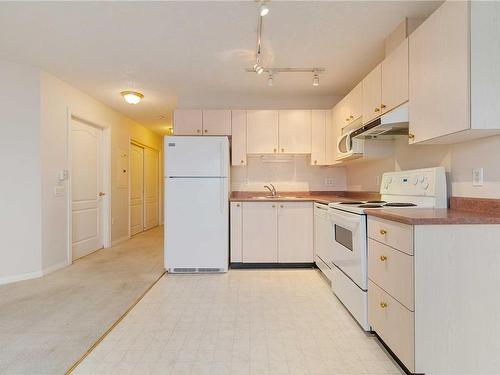 411-3133 Tillicum Rd, Saanich, BC - Indoor Photo Showing Kitchen