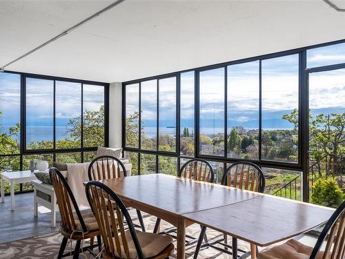 504-1433 Faircliff Lane, Victoria, BC - Indoor Photo Showing Dining Room