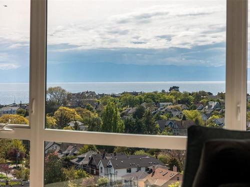 504-1433 Faircliff Lane, Victoria, BC -  With Body Of Water With View