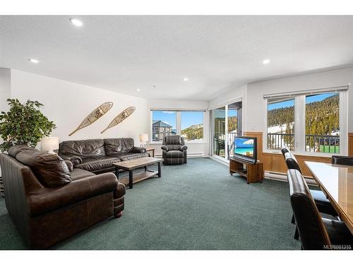 313-1320 Henry Rd, Courtenay, BC - Indoor Photo Showing Living Room