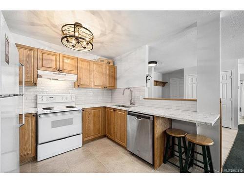 313-1320 Henry Rd, Courtenay, BC - Indoor Photo Showing Kitchen