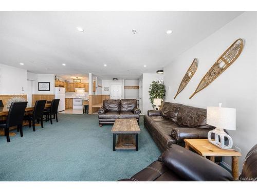 313-1320 Henry Rd, Courtenay, BC - Indoor Photo Showing Living Room