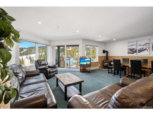 313-1320 Henry Rd, Courtenay, BC - Indoor Photo Showing Living Room