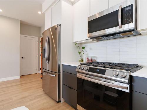 211-967 Whirlaway Cres, Langford, BC - Indoor Photo Showing Kitchen With Stainless Steel Kitchen With Upgraded Kitchen