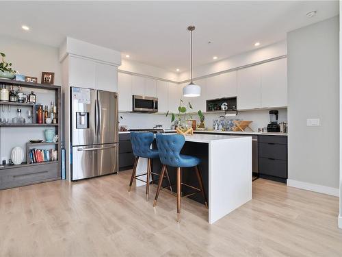 211-967 Whirlaway Cres, Langford, BC - Indoor Photo Showing Kitchen With Stainless Steel Kitchen With Upgraded Kitchen