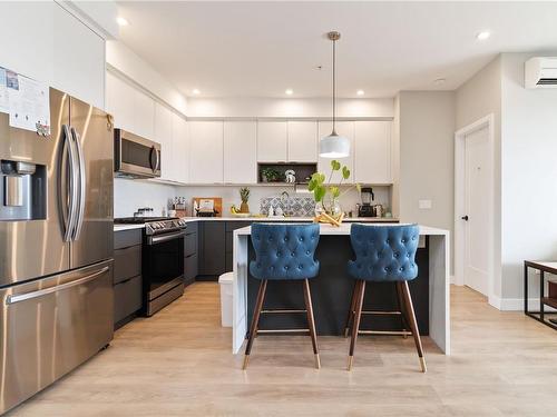 211-967 Whirlaway Cres, Langford, BC - Indoor Photo Showing Kitchen With Stainless Steel Kitchen With Upgraded Kitchen