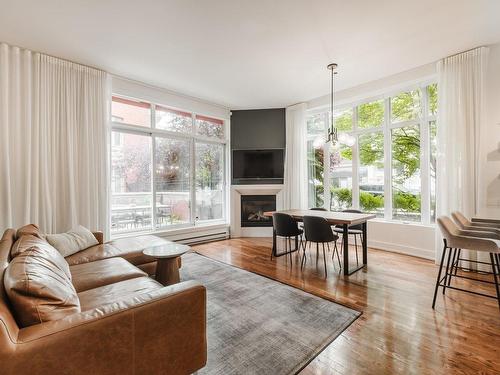 Salon - 110-1333 Rue Notre-Dame O., Montréal (Ville-Marie), QC - Indoor Photo Showing Living Room With Fireplace