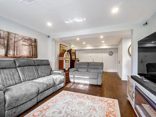 Family room - 475 Rue De Canterbury, Laval (Chomedey), QC - Indoor Photo Showing Living Room