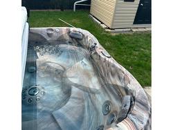 Hot tub - 