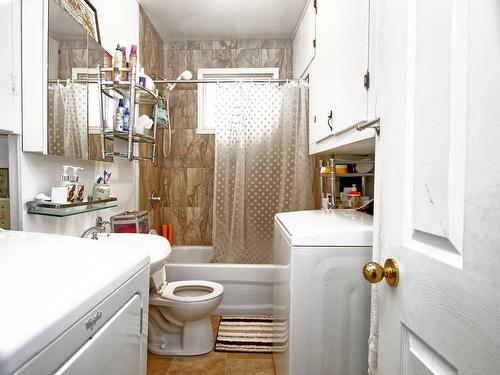 Bathroom - 244  - 246 Rue Champlain, Salaberry-De-Valleyfield, QC - Indoor Photo Showing Laundry Room