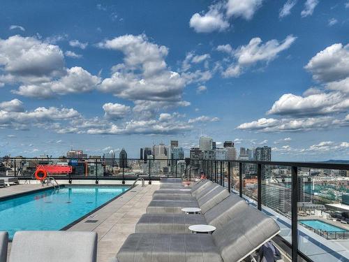 Piscine - 912-2300 Rue Tupper, Montréal (Ville-Marie), QC - Outdoor With In Ground Pool With View