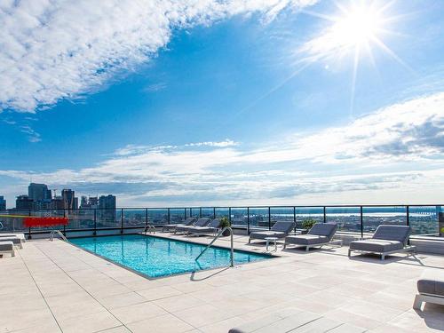 Piscine - 912-2300 Rue Tupper, Montréal (Ville-Marie), QC - Outdoor With In Ground Pool With View