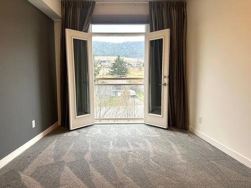 2402-7343 Okanagan Landing Road, Vernon, BC - Indoor Photo Showing Other Room