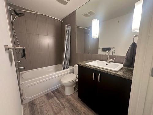 2402-7343 Okanagan Landing Road, Vernon, BC - Indoor Photo Showing Bathroom