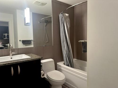 2402-7343 Okanagan Landing Road, Vernon, BC - Indoor Photo Showing Bathroom