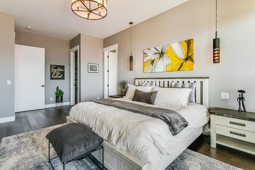 1547 Cabernet Way, West Kelowna, BC - Indoor Photo Showing Bedroom