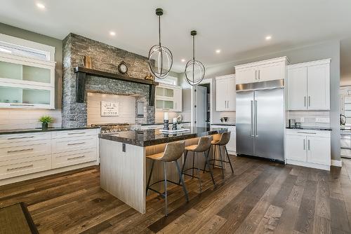 1547 Cabernet Way, West Kelowna, BC - Indoor Photo Showing Kitchen With Upgraded Kitchen