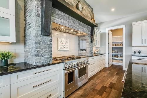 1547 Cabernet Way, West Kelowna, BC - Indoor Photo Showing Kitchen With Upgraded Kitchen