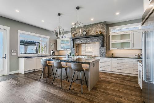 1547 Cabernet Way, West Kelowna, BC - Indoor Photo Showing Kitchen With Upgraded Kitchen