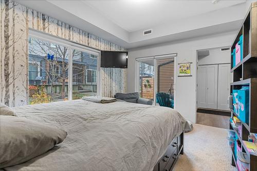 106-3630 Mission Springs Drive, Kelowna, BC - Indoor Photo Showing Bedroom