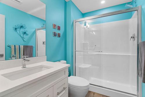 106-3630 Mission Springs Drive, Kelowna, BC - Indoor Photo Showing Bathroom