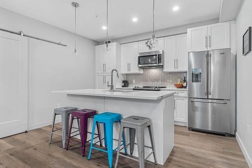 106-3630 Mission Springs Drive, Kelowna, BC - Indoor Photo Showing Kitchen With Upgraded Kitchen