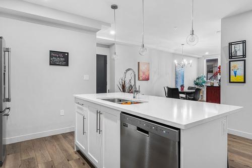 106-3630 Mission Springs Drive, Kelowna, BC - Indoor Photo Showing Kitchen With Double Sink With Upgraded Kitchen