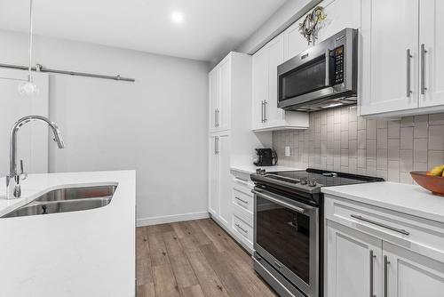 106-3630 Mission Springs Drive, Kelowna, BC - Indoor Photo Showing Kitchen With Double Sink