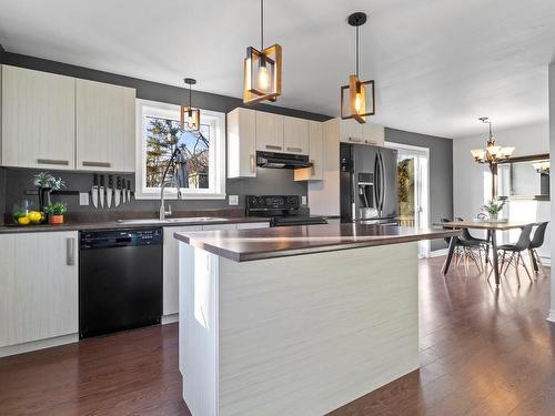 Overall view - 145 Rue William, Châteauguay, QC - Indoor Photo Showing Kitchen