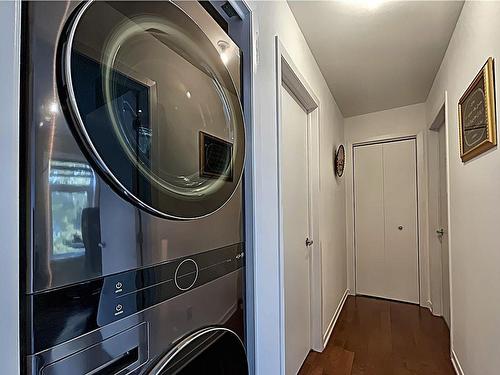 Corridor - 301-836 7E Avenue, Montréal (Rivière-Des-Prairies/Pointe-Aux-Trembles), QC - Indoor Photo Showing Laundry Room