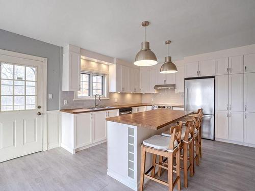 Cuisine - 373 Boul. Ste-Rose, Laval (Sainte-Rose), QC - Indoor Photo Showing Kitchen With Upgraded Kitchen