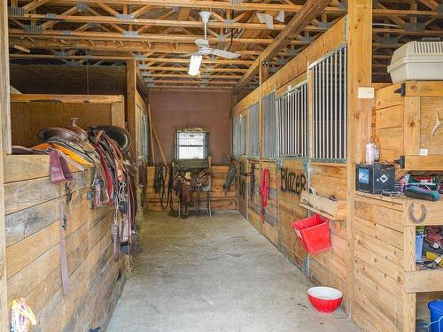 Stable - 2295 Ch. St-Roch N., Sherbrooke (Brompton/Rock Forest/Saint-Élie/Deauville), QC - Indoor