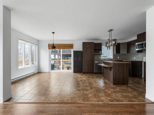 Salle Ã  manger - 404 Rue Thérèse, L'Île-Perrot, QC - Indoor Photo Showing Kitchen