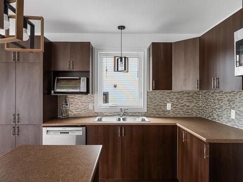 Cuisine - 404 Rue Thérèse, L'Île-Perrot, QC - Indoor Photo Showing Kitchen With Double Sink