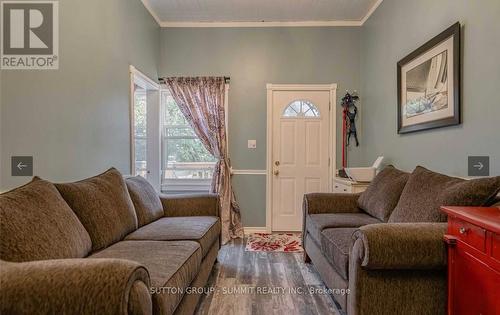 5300 Detroit Avenue, Niagara Falls, ON - Indoor Photo Showing Living Room