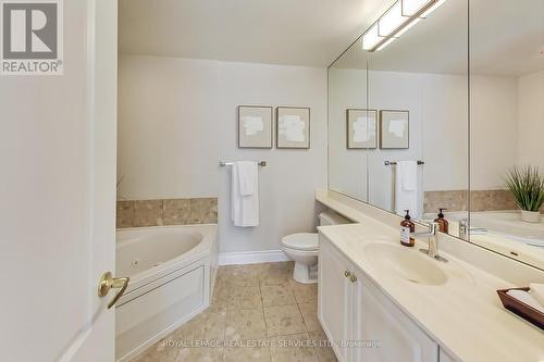 Ph17 - 2111 Lake Shore Boulevard W, Toronto, ON - Indoor Photo Showing Bathroom