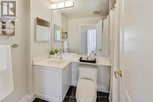 Ph17 - 2111 Lake Shore Boulevard W, Toronto, ON - Indoor Photo Showing Bathroom