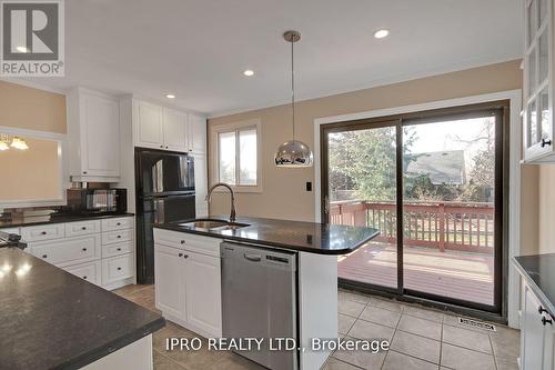 424 Brookmill Road, Oakville, ON - Indoor Photo Showing Kitchen With Double Sink