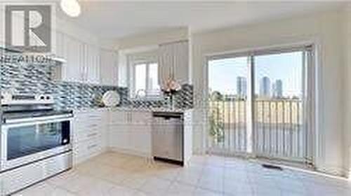 144 - 4950 Albina Way, Mississauga, ON - Indoor Photo Showing Kitchen