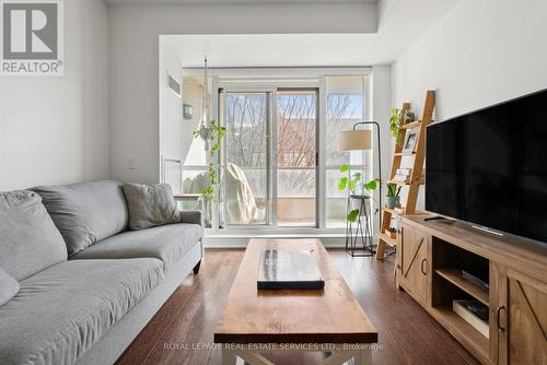 208 - 2480 Prince Michael Drive, Oakville, ON - Indoor Photo Showing Living Room