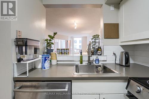 414 - 92 King Street E, Toronto, ON - Indoor Photo Showing Kitchen