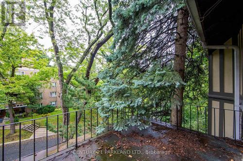 15 Pine Hill Road, Toronto, ON - Outdoor